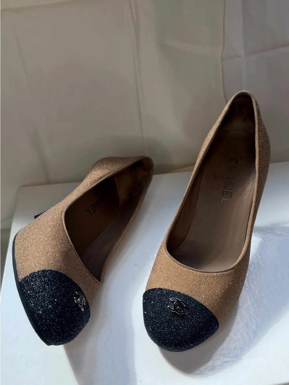 CHANEL Tan and Black Glitter Cap-Toe Flats new